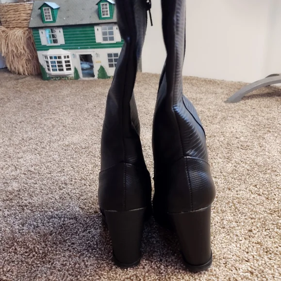 Shoedazzle Ynez black faux leather pointed toe wedge boots - Picture 4 of 16